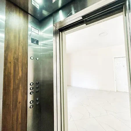 Beachfront Bliss * Golem (Tirana)