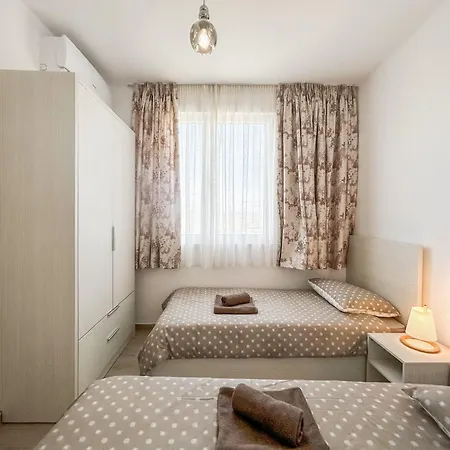 Beachfront Bliss Apartament *